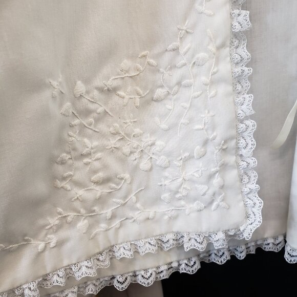Beautiful Vintage White Lace Baby Christening Gown 3pc Set with Cap Newborn - Picture 7 of 11